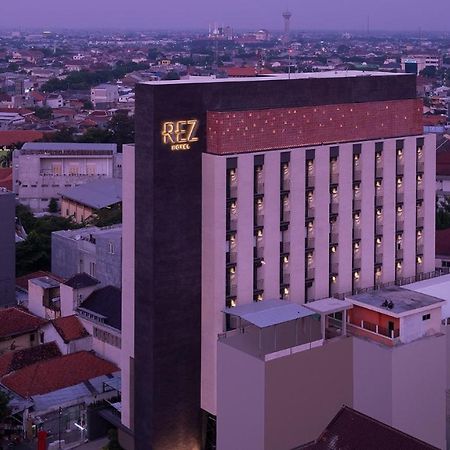 Rez Hotel Semarang Exteriör bild