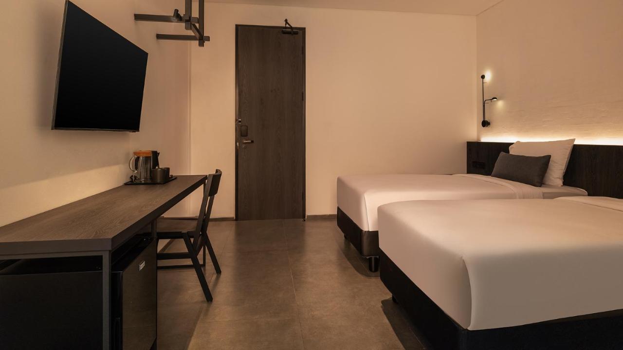 Rez Hotel Semarang Exteriör bild