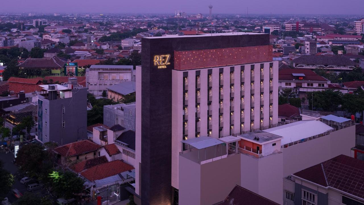 Rez Hotel Semarang Exteriör bild