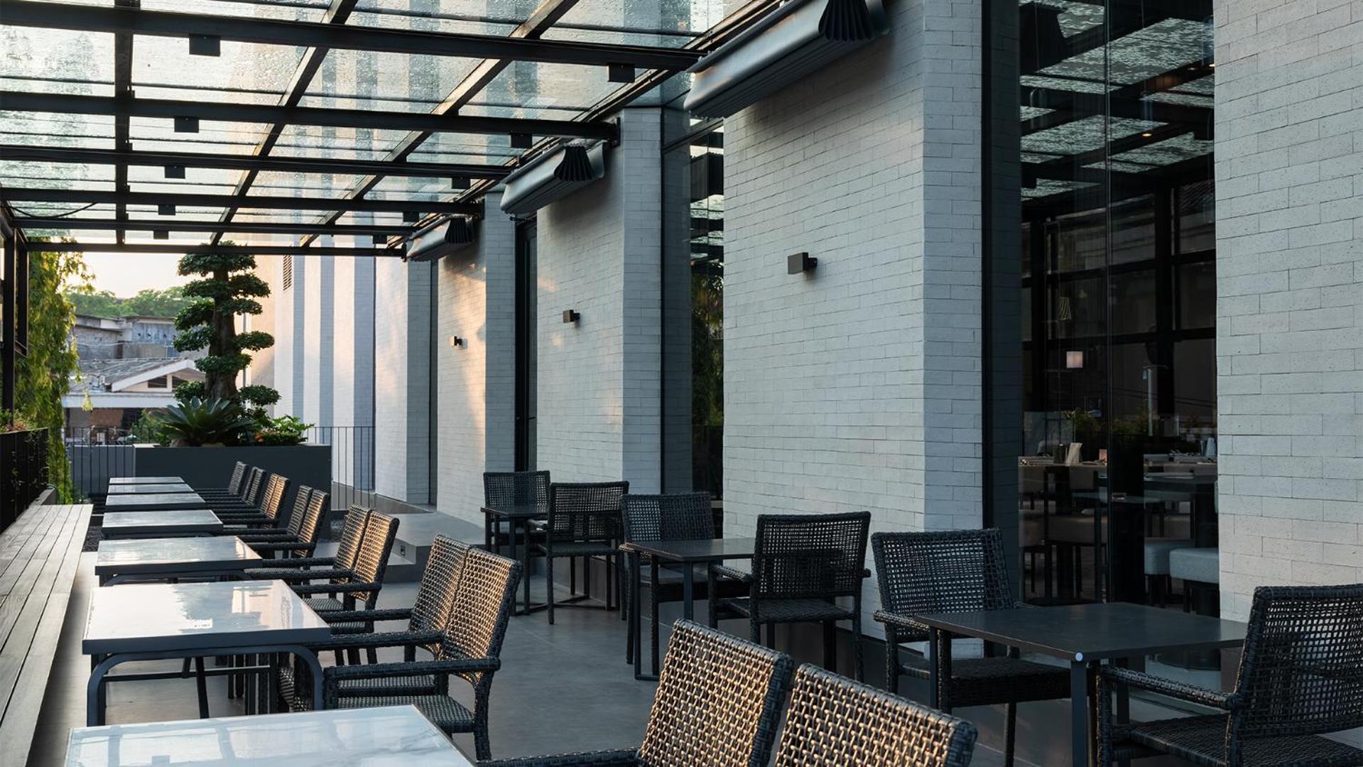 Rez Hotel Semarang Exteriör bild