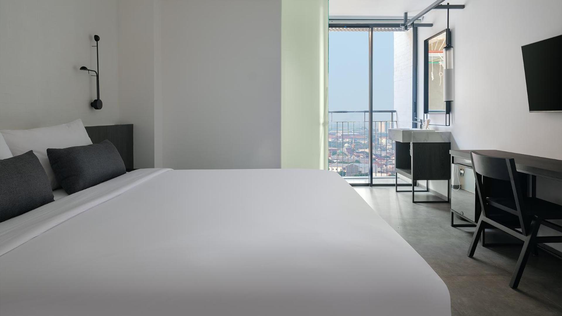 Rez Hotel Semarang Exteriör bild