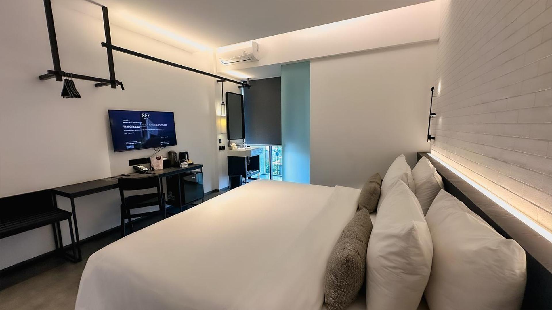 Rez Hotel Semarang Exteriör bild